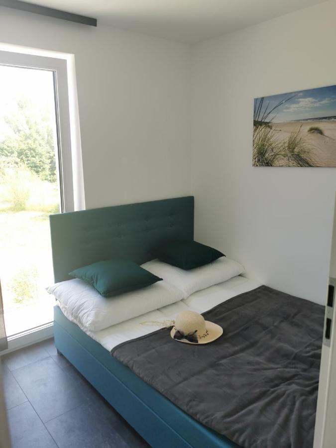 Domki Black Pearl Mielno Basen Sauna Jacuzzi Buitenkant foto