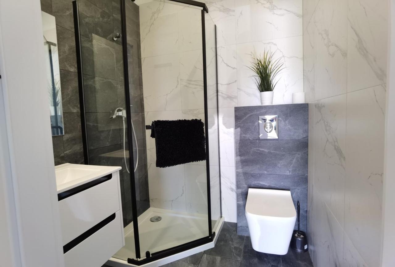 Domki Black Pearl Mielno Basen Sauna Jacuzzi Buitenkant foto