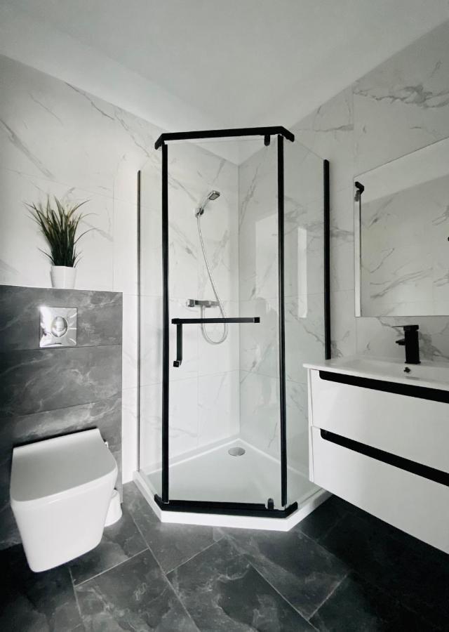 Domki Black Pearl Mielno Basen Sauna Jacuzzi Buitenkant foto